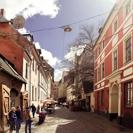 Апартаменты Sunny Mansard In The Heart Of Old Town