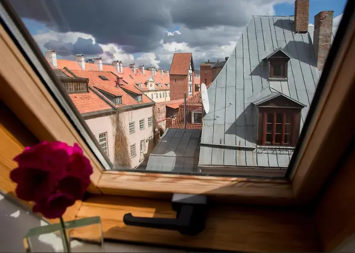 Sunny Mansard In The Heart Of Old Town Апартаменты *